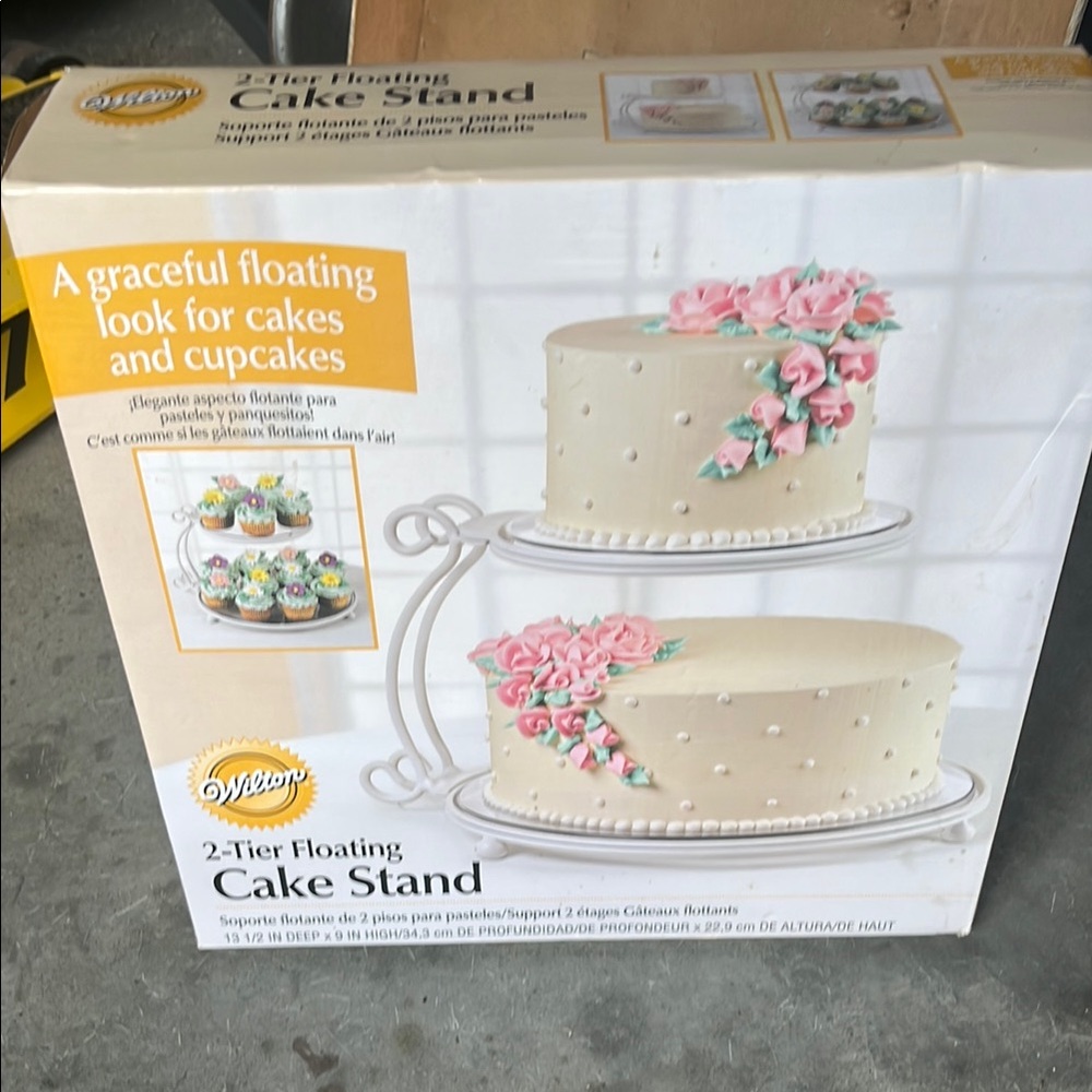 Wilton 2-Tier Floating Cake Stand